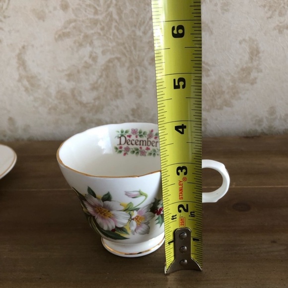 Vintage Staffordshire holly teacup & saucer set - Picture 8 of 10